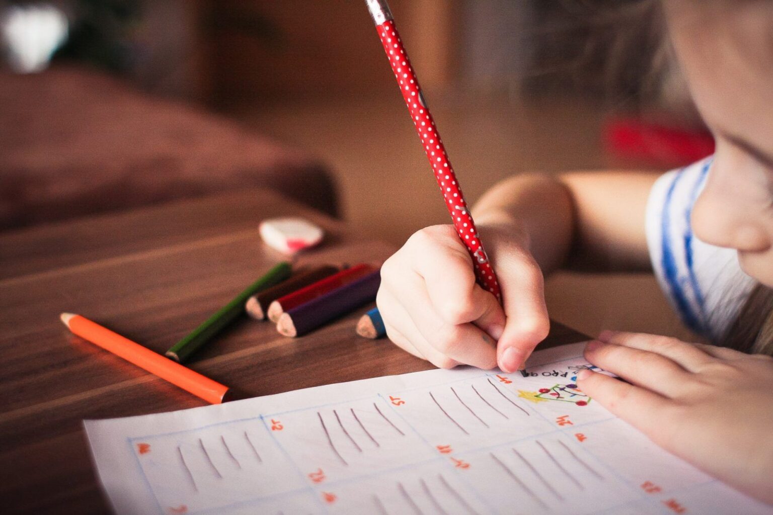 Pred nástupom do prvej triedy naučte svoje dieťa správne držať ceruzku.