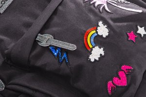 Školský batoh Hippie Sparkling badges grey-4
