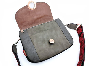 Crossbody kabelka s chlopňou Couture-4