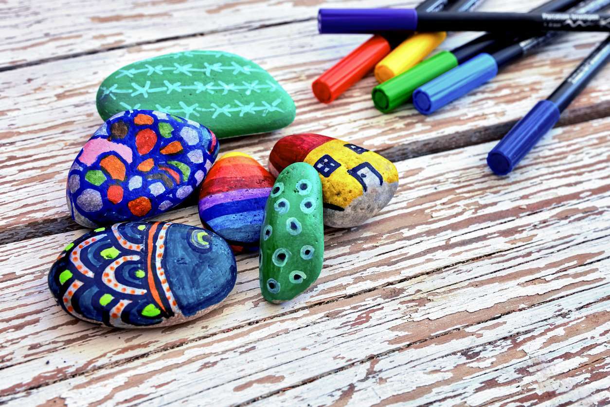 Maľovanie kameňov rozvíja detskú predstavivosť